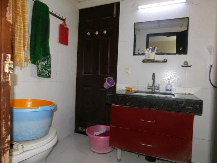 Bathroom, paramount-symphony 2.5 Bedroom 1365 Sq.Ft. Apartment In Sain Vihar Ghaziabad 8779763