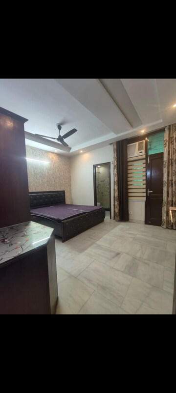 Room in 3 BHK Builder Floor at Chattarpur – for Rent