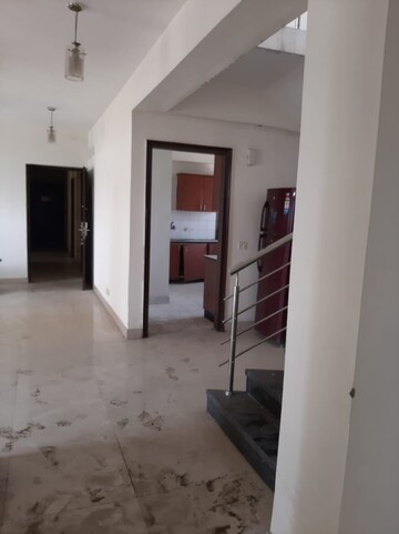 Room in 3 BHK Apartment at Omaxe NRI City Apartments, Omega Ii Greater Noida – for Rent