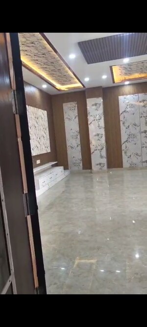 Room in 3 BHK Builder Floor at Sector 7 – for Sale