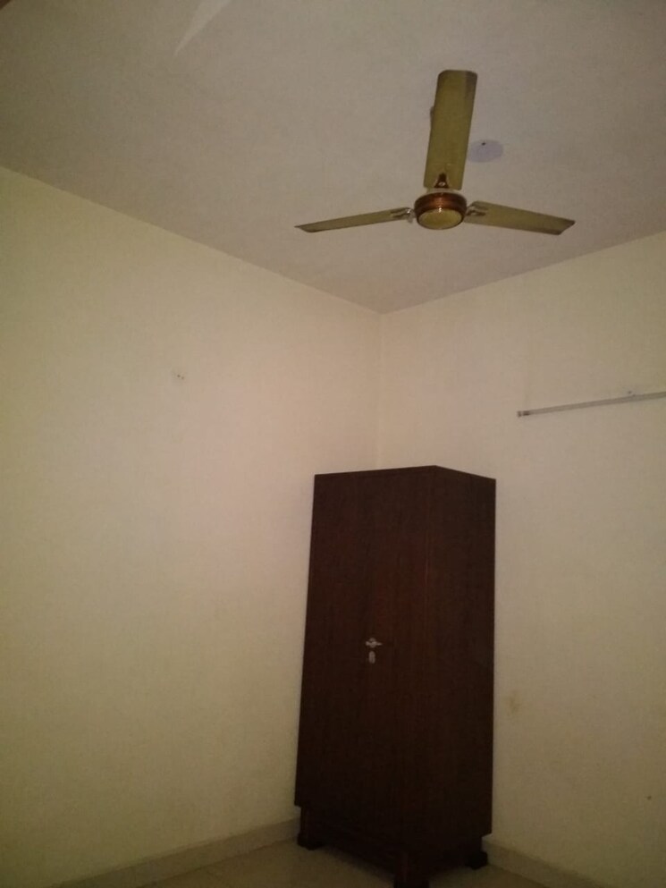 undefined, sector 40 3 Bedroom 200 Sq.Mt. Independent House In Sector 40 Noida 8779853