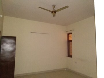 Room in 3 BHK Independent House at Sector 40 – for Rent