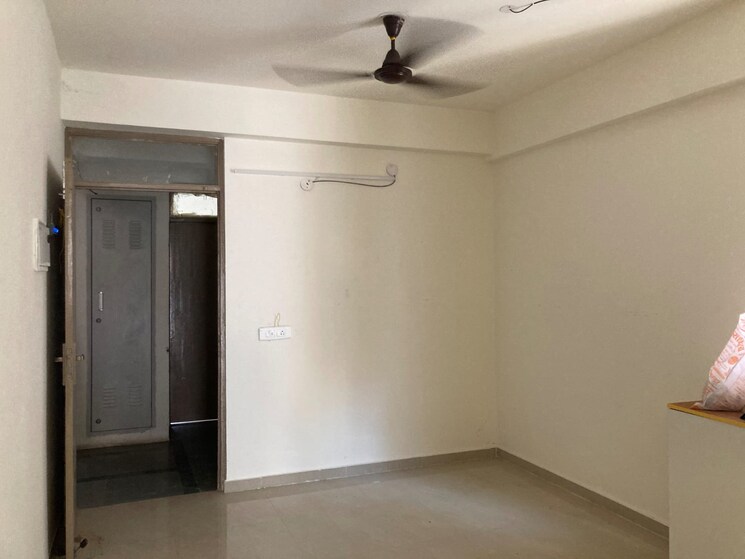 Room, rof-aalayas 1 Bedroom 302 Sq.Ft. Apartment In Sector 102 Gurgaon 8779865