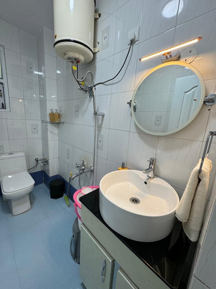 Bathroom, summer hill 2 Bedroom 1000 Sq.Ft. Apartment In Summer Hill Shimla 8779861