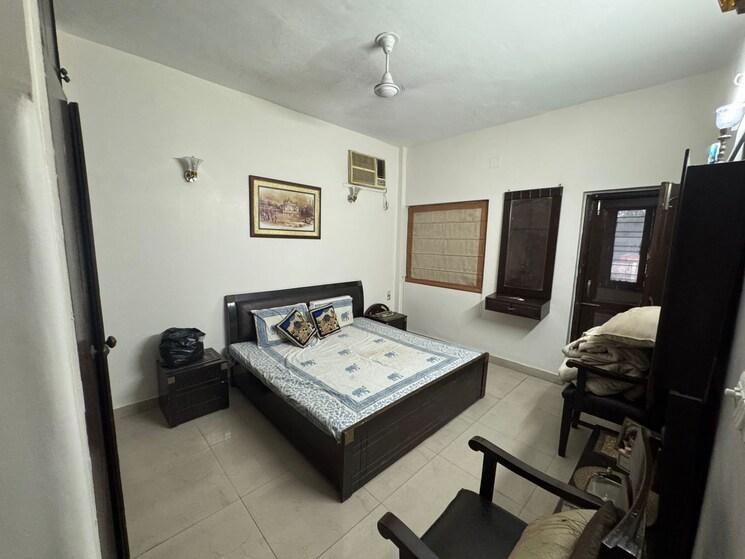Room, tagore garden 3 Bedroom 150 Sq.Yd. Builder Floor In Tagore Garden Delhi 8779868