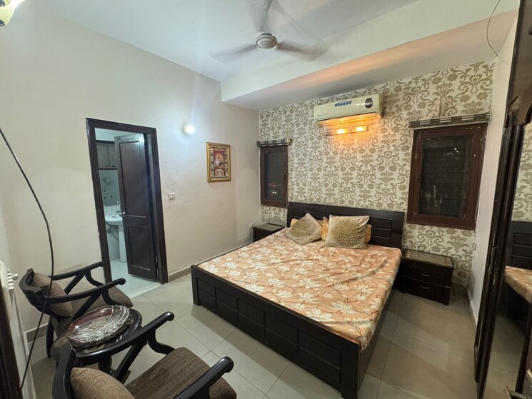 Room, tagore garden 3 Bedroom 150 Sq.Yd. Builder Floor In Tagore Garden Delhi 8779868