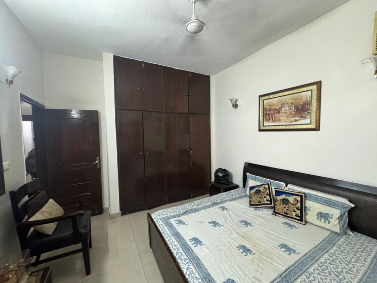 Room, tagore garden 3 Bedroom 150 Sq.Yd. Builder Floor In Tagore Garden Delhi 8779868