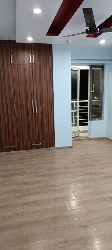 Room in 3 BHK Apartment at 3C Lotus Boulevard Espacia, Sector 100 – for Rent
