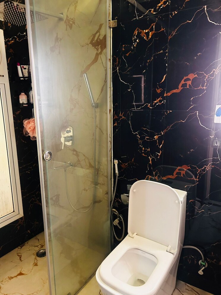 Bathroom, prateek-grand-city 2 Bedroom 970 Sq.Ft. Apartment In Siddharth Vihar Ghaziabad 8779886