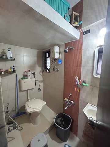 Master Bedroom in 2 BHK Apartment at Zaveri Ashtavinayak CHS, Andheri West – for Rent