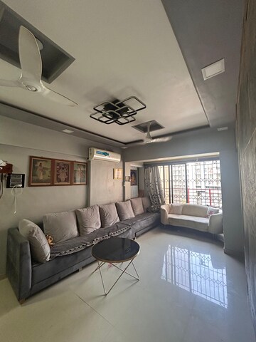 Master Bedroom in 2 BHK Apartment at Zaveri Ashtavinayak CHS, Andheri West – for Rent