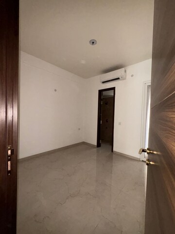 Room in 3 BHK Apartment at Smart World Orchard, Sector 61 – for Rent