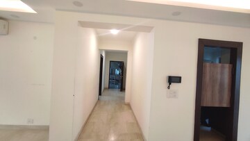 Room in 3.5 BHK Apartment at Parsvnath Exotica, Sector 53 – for Rent