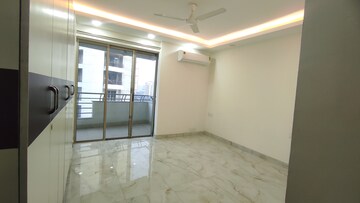 Room in 3.5 BHK Apartment at Parsvnath Exotica, Sector 53 – for Rent