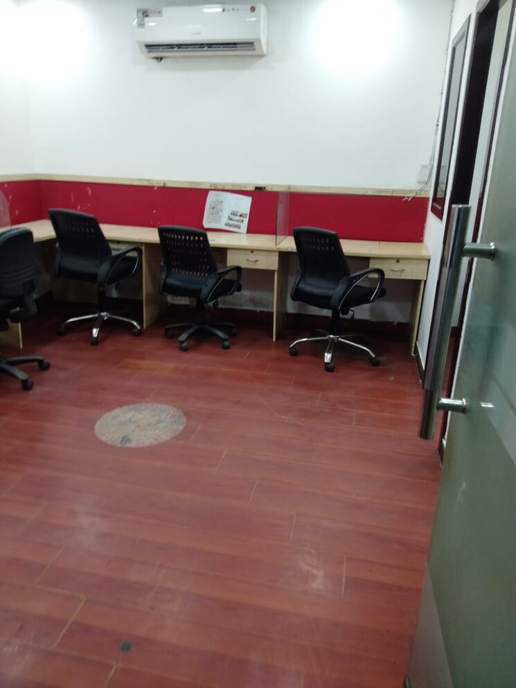  Parking, sector 2 Commercial Office Space 500 Sq.Ft. In Sector 2 Noida 8779950