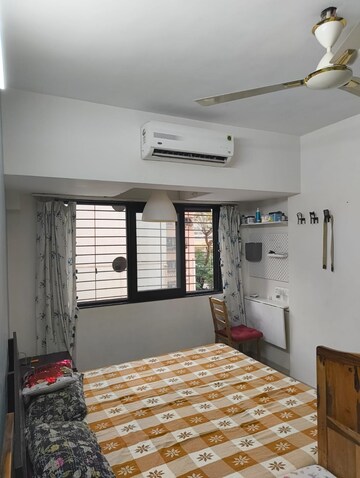Bedroom in 2 BHK Apartment at RNA Heights, Andheri East – for Rent