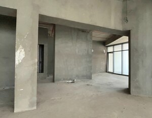 Room in 5 BHK Apartment at Omkar 1973, Worli – for Sale