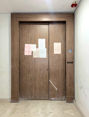 Furnished Amenities in 5 BHK Apartment at Omkar 1973, Worli – for Sale