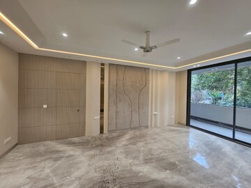 Room in 5 BHK Builder Floor at Sushant Lok 3, Sector 57 – for Sale