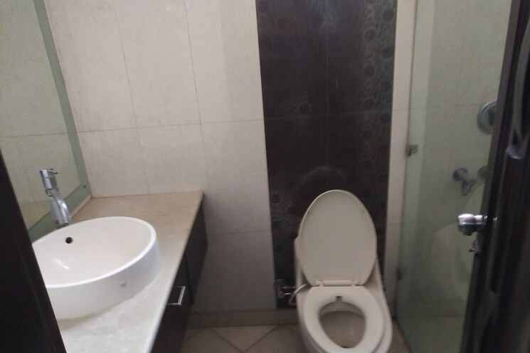 Bathroom, tagore garden 2 Bedroom 150 Sq.Yd. Builder Floor In Tagore Garden Delhi 8780000