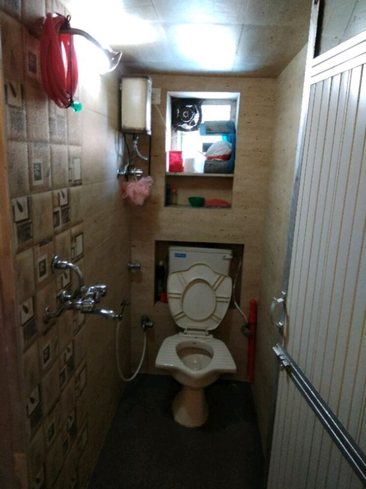 Bathroom, pankaj-mansion 1 Bedroom 565 Sq.Ft. Apartment In Worli Mumbai 8780014