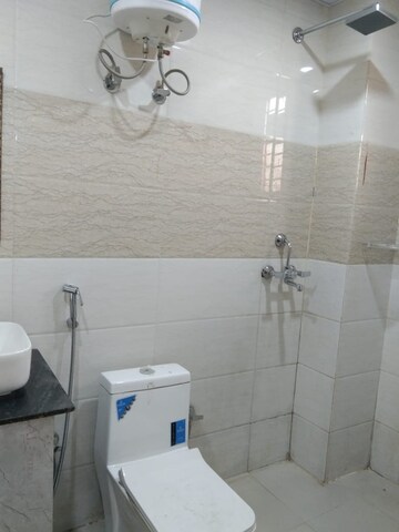 Master Bedroom in 2 BHK Apartment at DLF Galleria Market, Sector 28 – for Rent