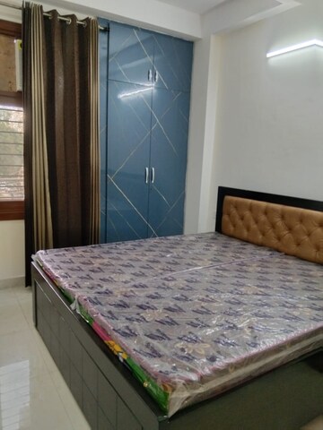 Bedroom in 2 BHK Apartment at DLF Galleria Market, Sector 28 – for Rent