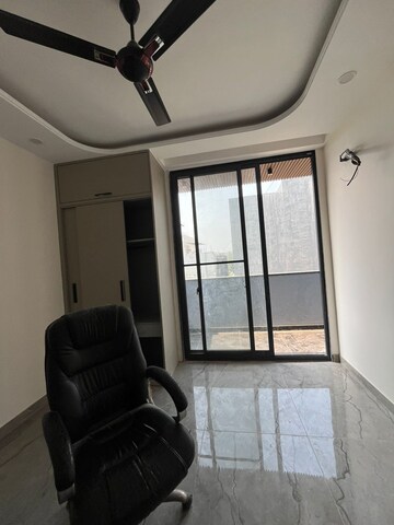 Master Bedroom in 2 BHK Apartment at DLF Galleria Market, Sector 28 – for Rent
