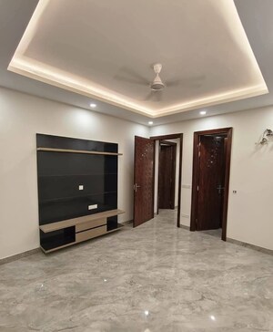 Room in 3 BHK Builder Floor at Whiteland Blissville, Sector 76 – for Sale