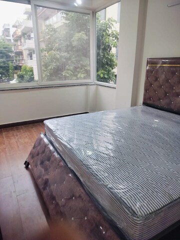Balcony in 2 BHK Builder Floor at DLF Galleria Market, Sector 28 – for Rent