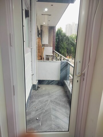 Balcony in 2 BHK Builder Floor at DLF Galleria Market, Sector 28 – for Rent