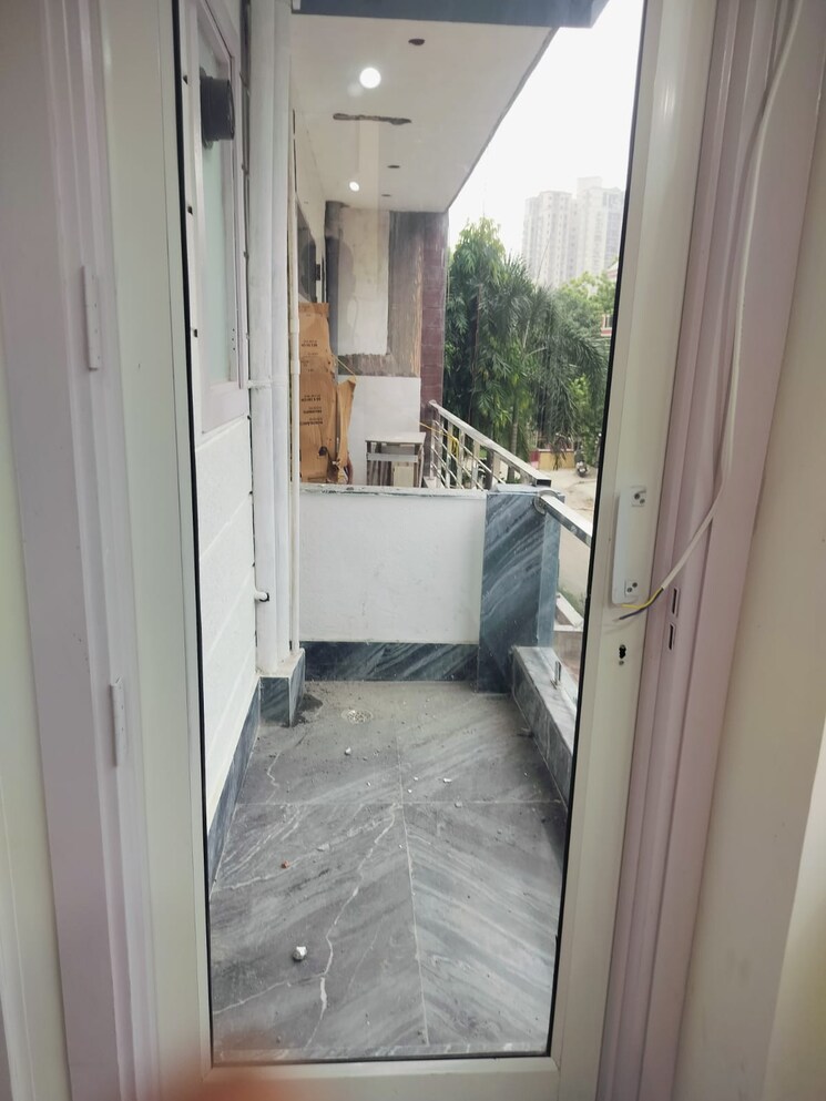 Balcony, dlf-galleria-market 2 Bedroom 1200 Sq.Ft. Builder Floor In Sector 28 Gurgaon 8780127