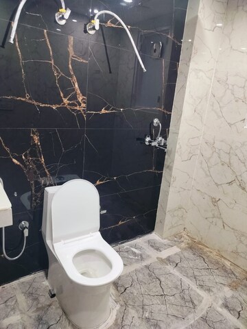 Bathroom in 2 BHK Builder Floor at DLF Galleria Market, Sector 28 – for Rent