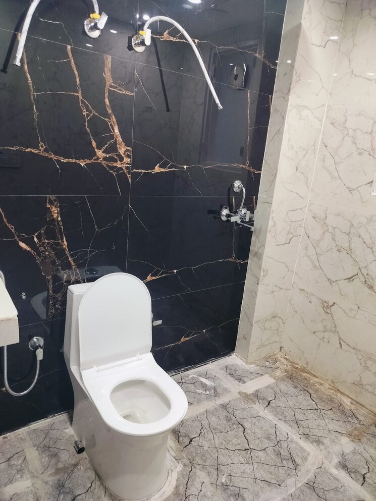 Bathroom, dlf-galleria-market 2 Bedroom 1200 Sq.Ft. Builder Floor In Sector 28 Gurgaon 8780127