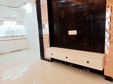 Furnished Amenities in 3 BHK Builder Floor at Mahavir Enclave 1 – for Rent