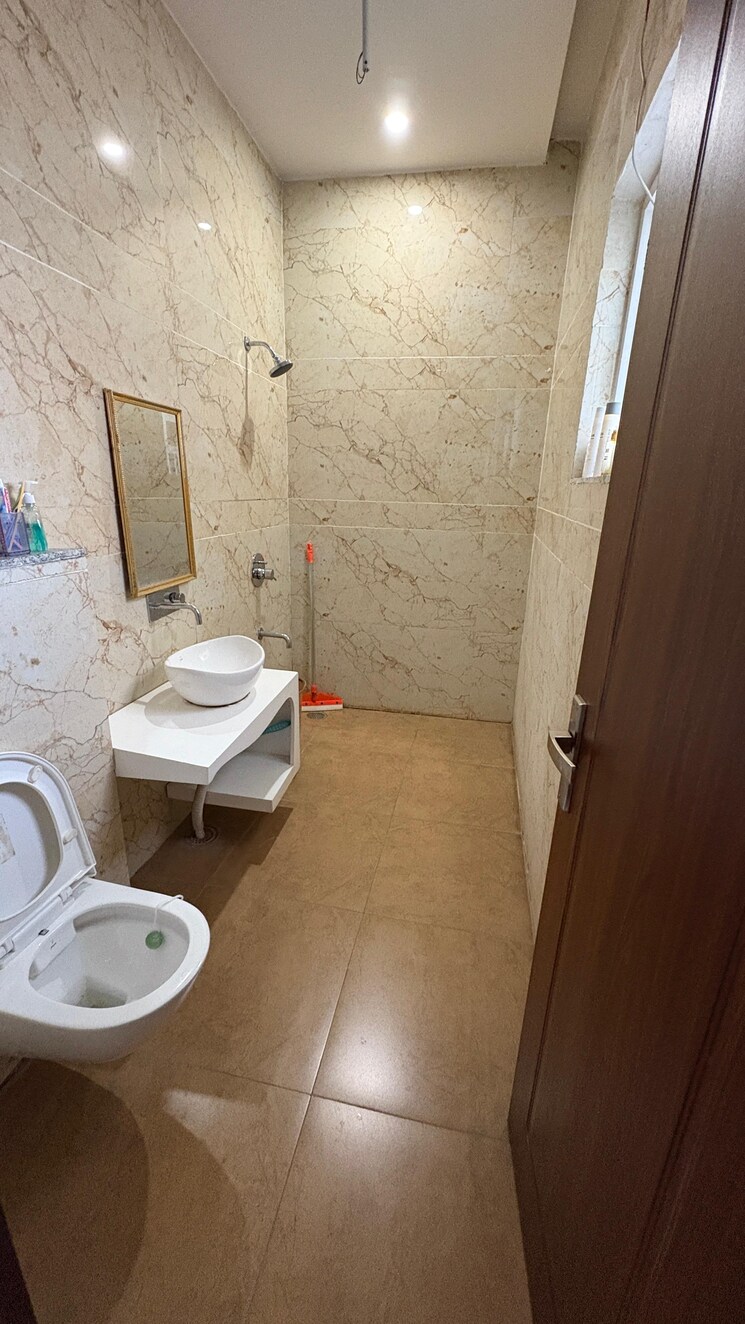 Attached Bathroom, ghazipur 3 Bedroom 140 Sq.Yd. Apartment In Ghazipur Zirakpur 8780101