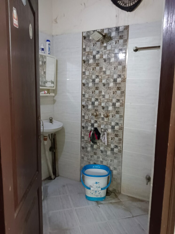 Bathroom, lajpat nagar 4 1 Bedroom 564 Sq.Ft. Builder Floor In Lajpat Nagar 4 Delhi 8780077