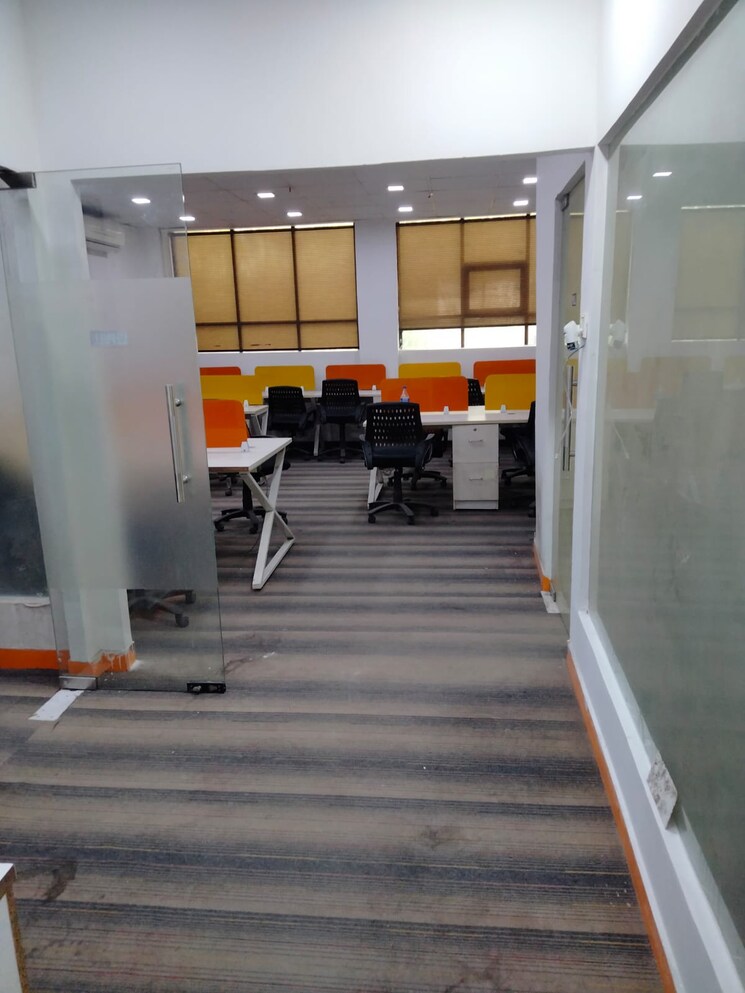  Parking, sector 2 Commercial Office Space 1200 Sq.Ft. In Sector 2 Noida 8780086