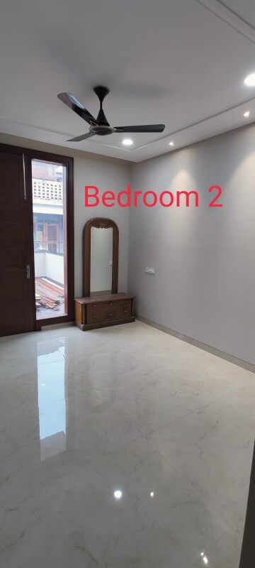 Room in 3 BHK Builder Floor at Sector 38 – for Rent