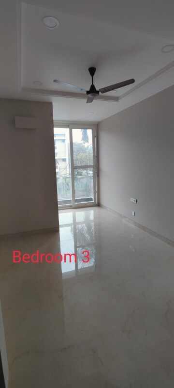 Room in 3 BHK Builder Floor at Sector 38 – for Rent