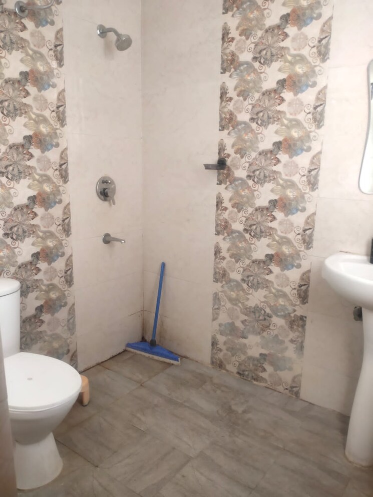 Bathroom, dhakoli 3 Bedroom 1000 Sq.Ft. Builder Floor In Dhakoli Zirakpur 8780108