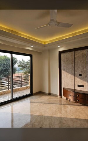 Room in 4 BHK Builder Floor at Emaar Emerald Floors Select, Sector 65 – for Sale