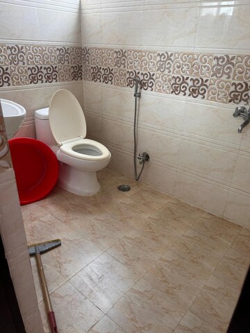 Bathroom in 1 BHK Builder Floor at Husainganj – for Rent