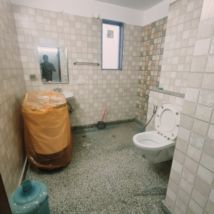 Bathroom, malviya nagar 1.5 Bedroom 650 Sq.Ft. Builder Floor In Malviya Nagar Delhi 8780161
