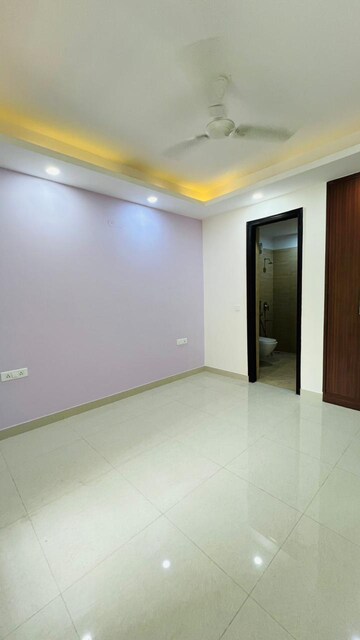 Room in 4 BHK Apartment at Ansal API Esencia, Sector 67 – for Rent