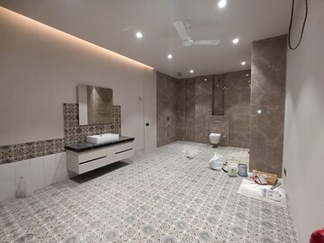 Parking in 4 BHK Penthouse at Greater Kailash ii – for Rent