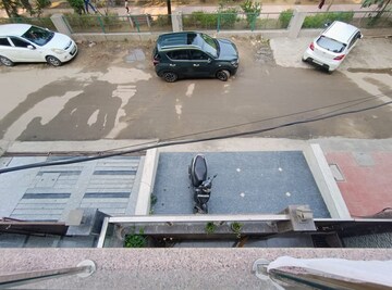 Parking in 2 BHK Builder Floor at Spaze Edge Tower, Sector 47 – for Rent