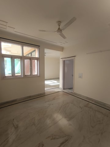 Room in 3 BHK Builder Floor at Technocrat CGH Society, Sector 56 – for Rent