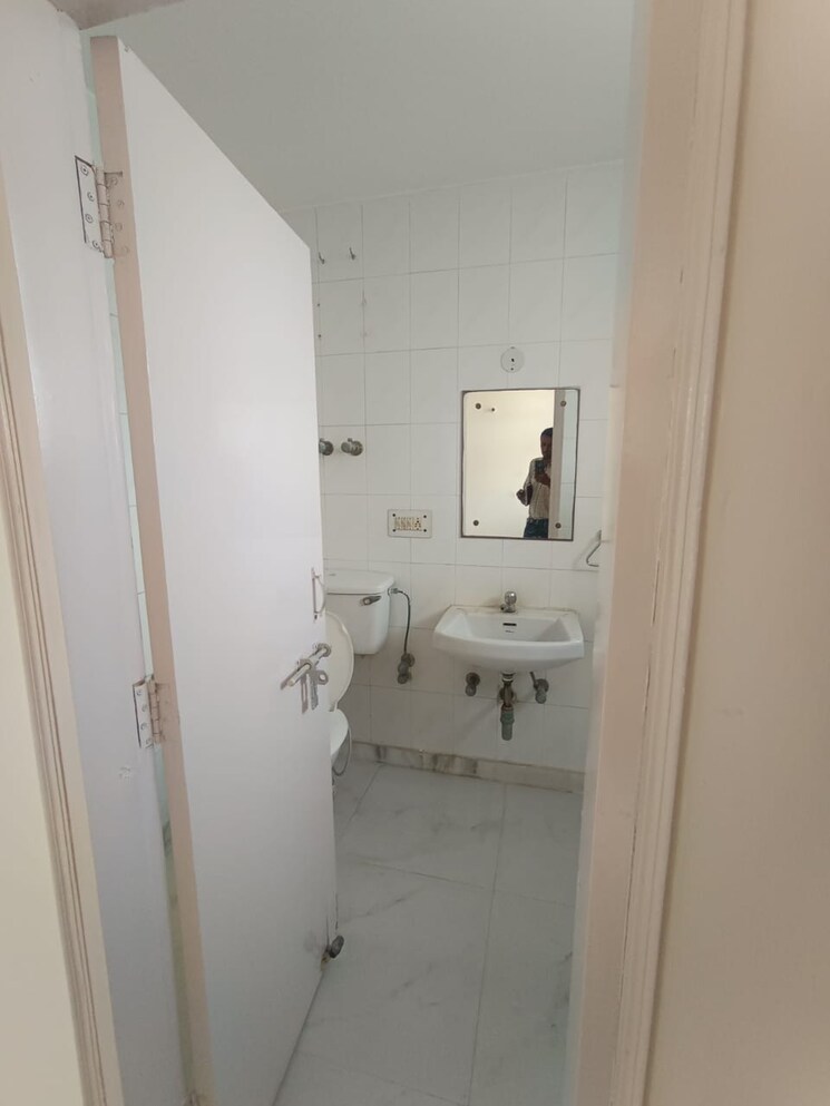 Bathroom, technocrat-cgh-society 3 Bedroom 1700 Sq.Ft. Builder Floor In Sector 56 Gurgaon 8780270