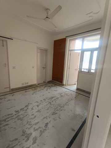 Room in 3 BHK Builder Floor at Technocrat CGH Society, Sector 56 – for Rent